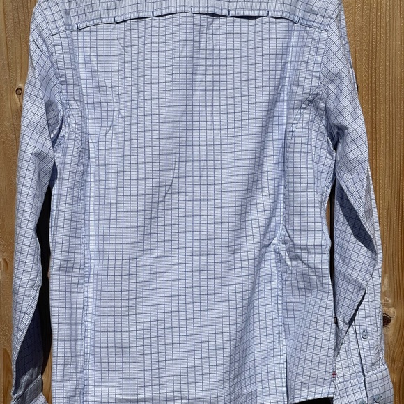 Stunning BNWT Victorinox shirt in blue size medium- beautiful details & fabric!! - Picture 4 of 9